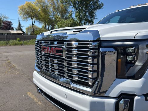 Used 2024 GMC Sierra 3500 Denali w/ Denali Reserve Package AWD/4WD image 4
