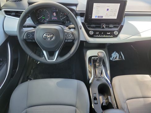 Used 2025 Toyota Corolla SE FWD image 6