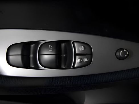 Used 2025 Nissan Leaf S image 30