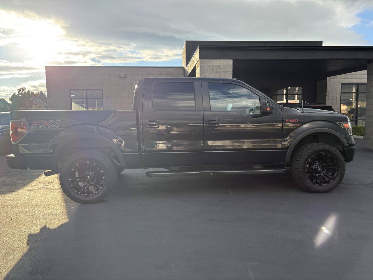 Used 2014 Ford F150 FX4 w/ Equipment Group 402A Luxury AWD/4WD image 4