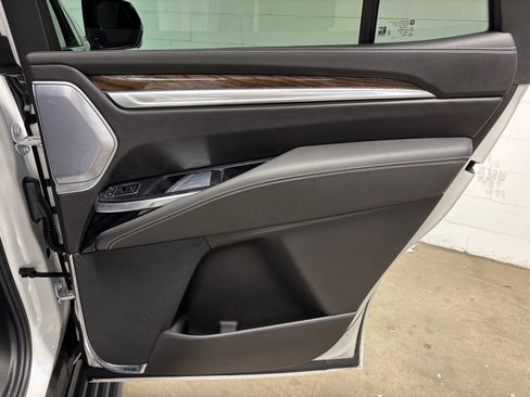 Used 2025 Cadillac Escalade Sport Platinum w/ LPO, ONYX Package AWD/4WD image 45