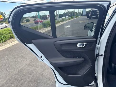 Certified 2025 Volvo XC40 B5 Plus AWD/4WD image 16