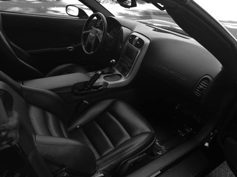 Used 2005 Chevrolet Corvette Convertible w/ Preferred Equipment Group RWD image 43