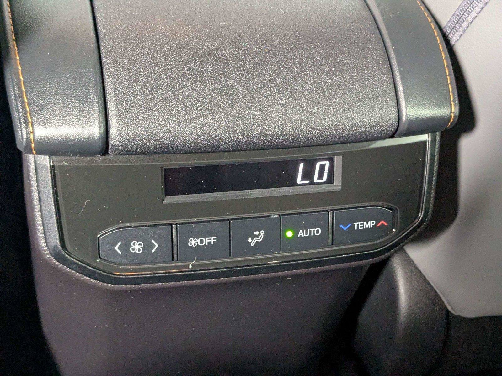 Used 2023 Toyota Highlander Bronze Edition FWD image 40