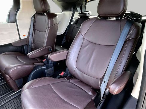 Certified 2024 Toyota Sienna Platinum AWD/4WD image 20