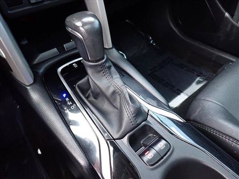 Used 2024 Toyota Corolla Cross XLE w/ Convenience Package FWD image 18