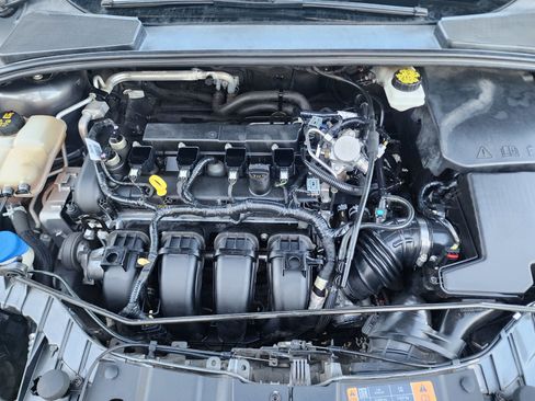 Used 2018 Ford Focus SE w/ SE Appearance Package image 40