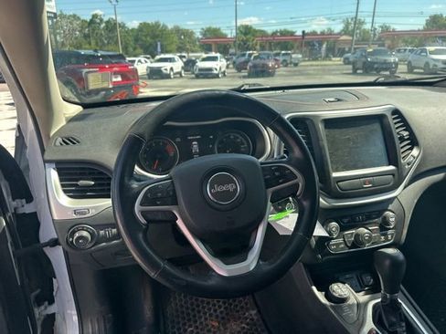 Used 2016 Jeep Cherokee Trailhawk w/ Leather Interior Group AWD/4WD image 11