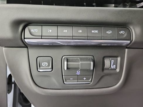 Certified 2026 Cadillac Escalade ESV Platinum Sport AWD/4WD image 32