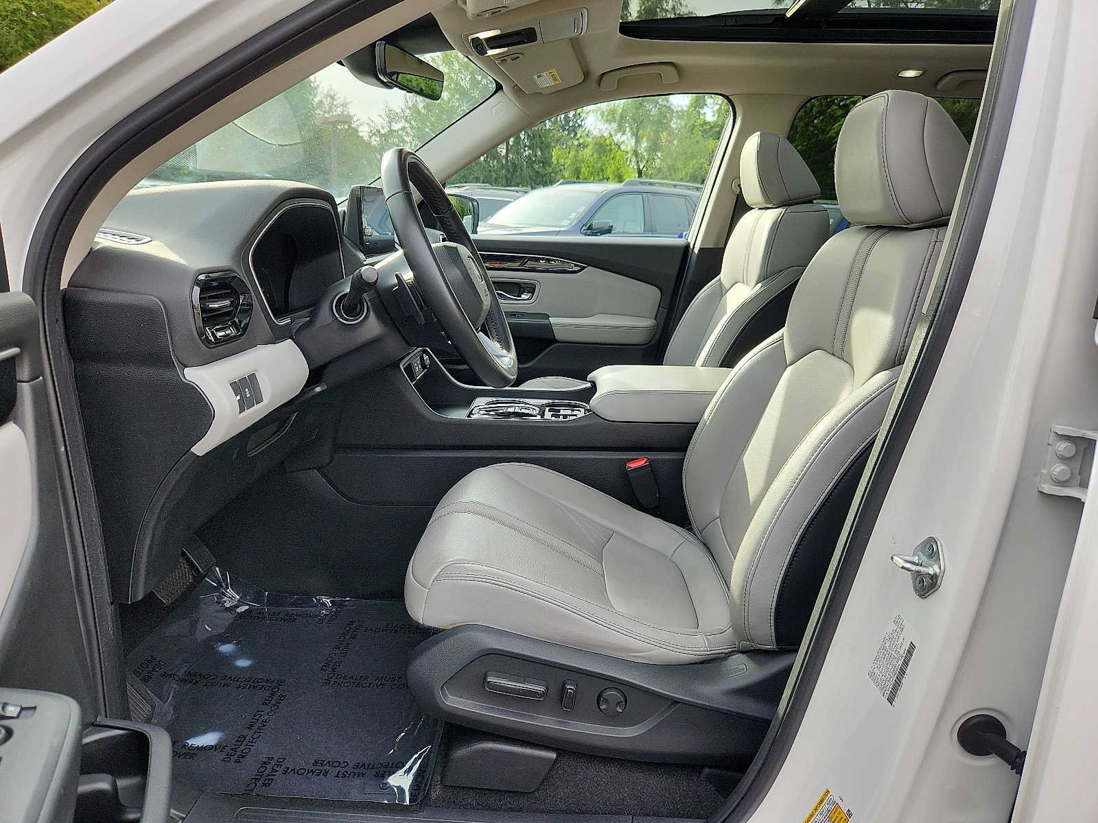 Certified 2023 Honda Pilot Touring image 13