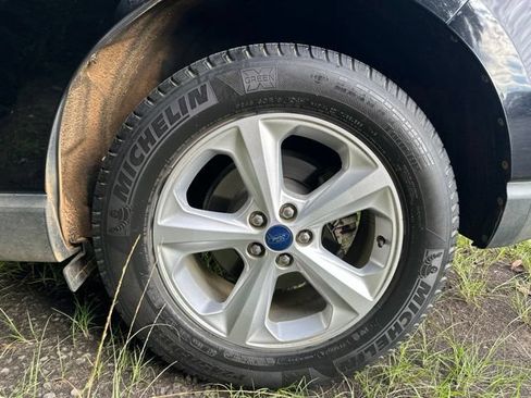 Used 2018 Ford Edge SE FWD image 18