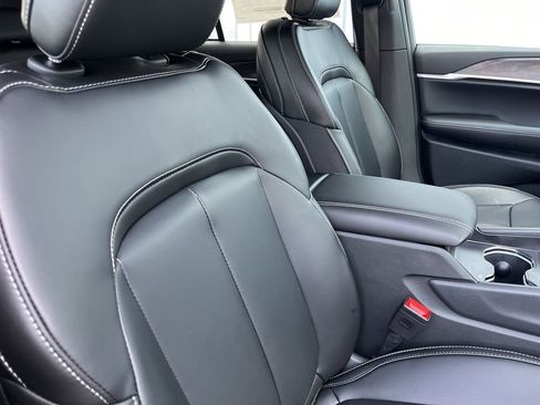 New 2025 Jeep Grand Cherokee Limited w/ Black Appearance Package image 44