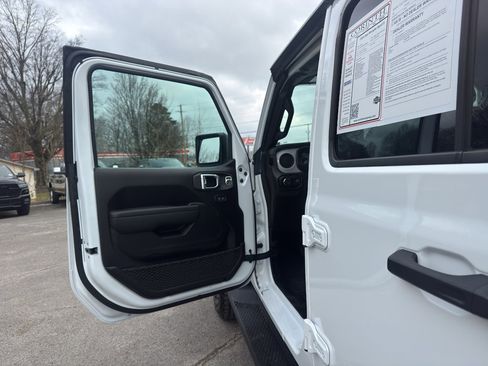 Used 2024 Jeep Wrangler Sport S image 17