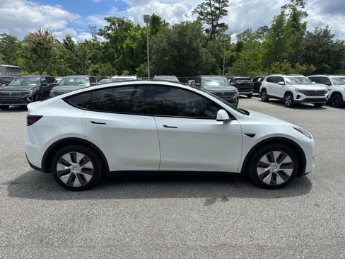Used 2024 Tesla Model Y Long Range AWD/4WD image 18
