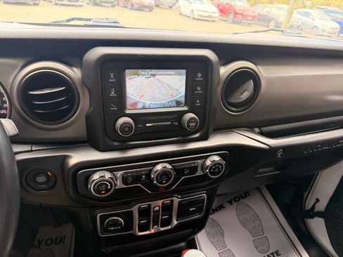 Used 2018 Jeep Wrangler Unlimited Sport S image 34