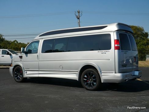 Used 2023 Chevrolet Express 2500 Extended image 12