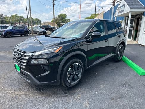 Used 2025 Nissan Rogue SV AWD/4WD image 3