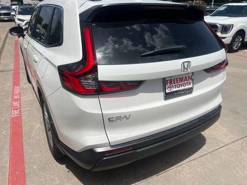 Used 2025 Honda CR-V EX image 8