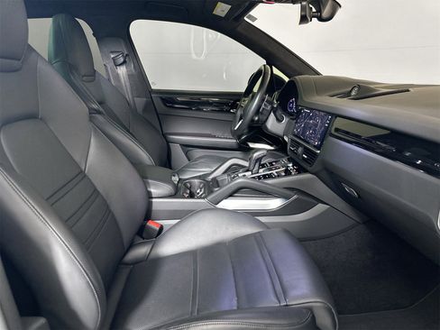 Certified 2023 Porsche Cayenne Turbo S image 28