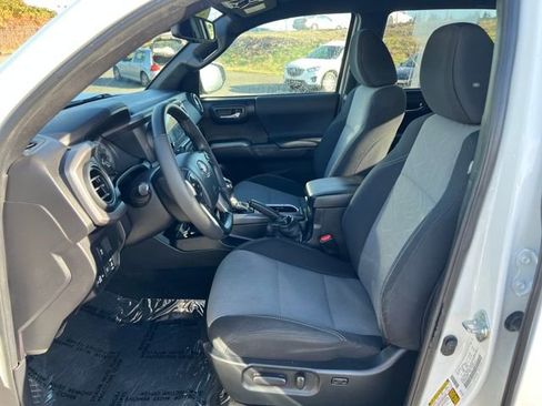 Used 2023 Toyota Tacoma TRD Off-Road image 17