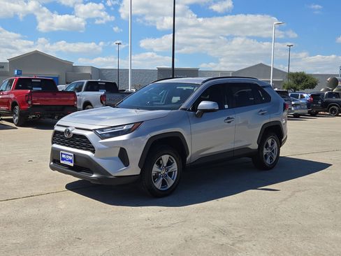Used 2022 Toyota RAV4 XLE image 8