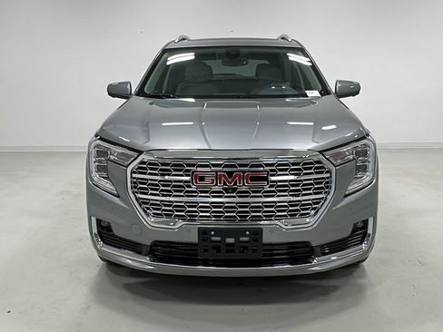 Used 2024 GMC Terrain Denali w/ Denali Premium Package image 9