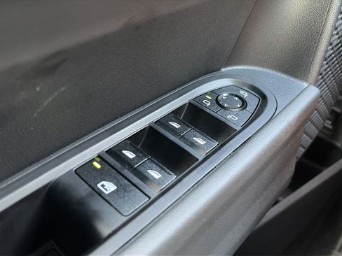 Used 2025 MINI Cooper 4-Door Hardtop FWD image 21