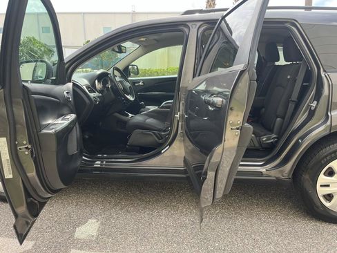 Used 2016 Dodge Journey SE w/ Flexible Seating Group FWD image 6