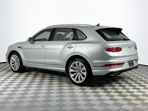 Used 2024 Bentley Bentayga AWD/4WD image 3
