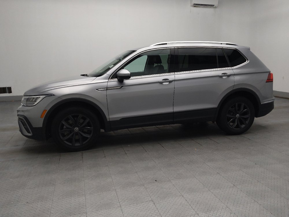 Used 2024 Volkswagen Tiguan SE FWD image 2