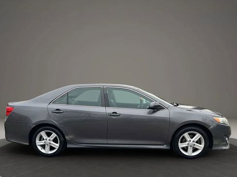 Used 2012 Toyota Camry XLE image 4