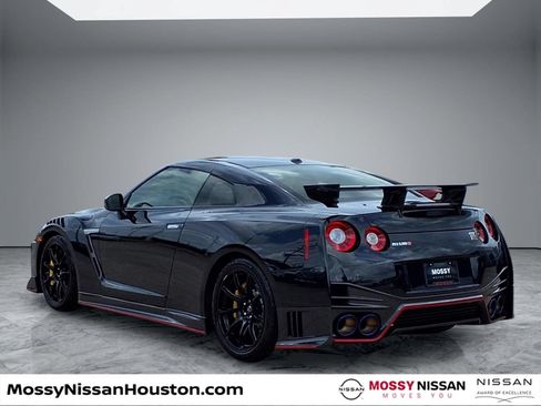 Certified 2020 Nissan GT-R NISMO AWD/4WD image 2
