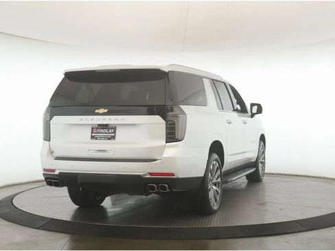 Used 2025 Chevrolet Suburban High Country image 7