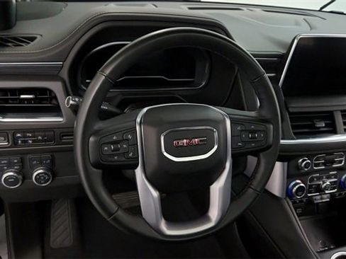 Used 2023 GMC Yukon SLT w/ SLT Luxury Package image 13