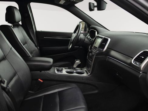 Used 2018 Jeep Grand Cherokee Limited image 18
