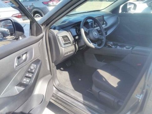 Used 2024 Nissan Rogue S AWD/4WD image 5