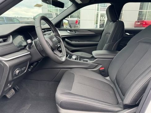 New 2026 Jeep Grand Cherokee L 4WD image 10