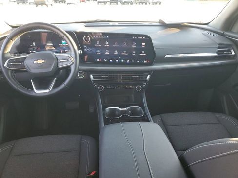 Used 2025 Chevrolet Traverse LT image 10