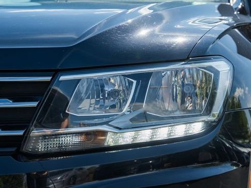 Used 2018 Volkswagen Tiguan SE image 12