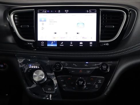 New 2026 Chrysler Pacifica Select image 28