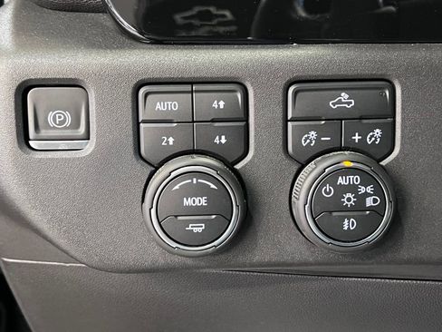 Used 2022 Chevrolet Silverado 1500 LT Trail Boss image 28