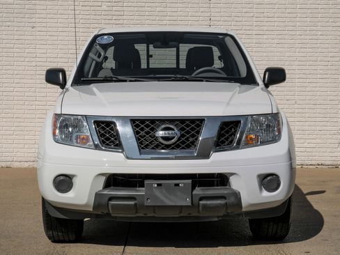 Used 2019 Nissan Frontier SV image 4