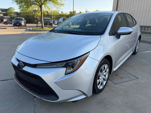 Used 2020 Toyota Corolla LE image 2