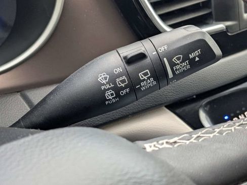 Used 2023 Chrysler Voyager LX FWD image 29