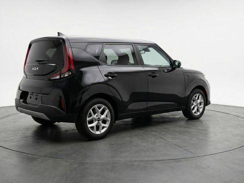 Used 2025 Kia Soul LX w/ LX Technology Package image 9
