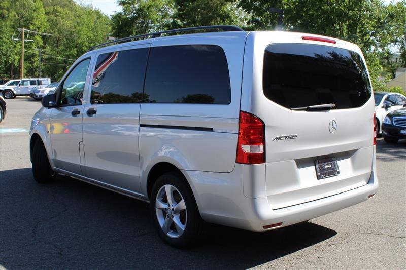 Used 2016 Mercedes-Benz Metris Passenger image 3