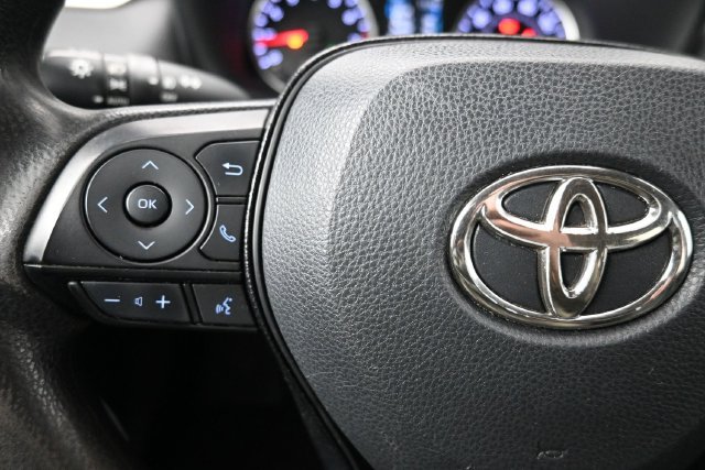 Used 2021 Toyota RAV4 XLE w/ Convenience Package FWD image 28