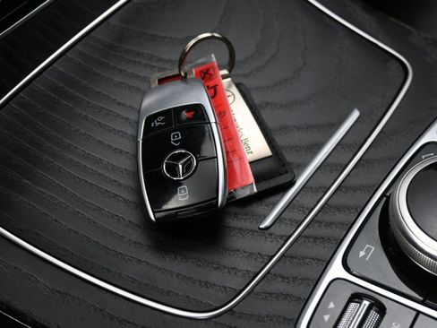 Used 2020 Mercedes-Benz E 350 4MATIC Sedan image 5