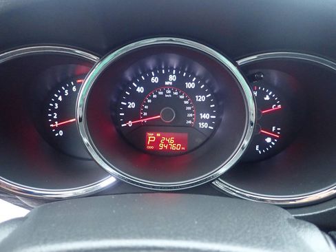 Used 2012 Kia Sorento LX w/ Convenience Pkg FWD image 3