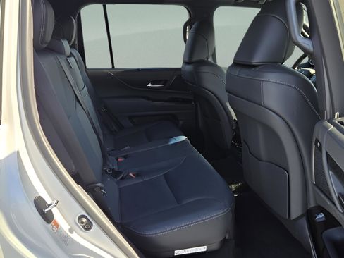 New 2026 Lexus LX 700h Luxury image 9